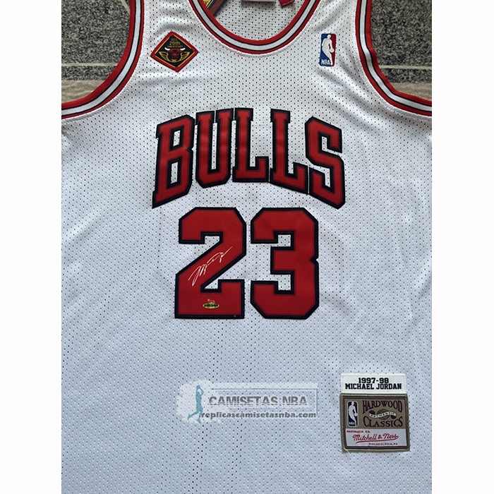 Camiseta Chicago Bulls Michael Jordan NO 23 Mitchell & Ness 1997-98 Blanco Firmada